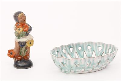 1 Zierfigur "Blumenmädchen", 1 ovale Schale - Antiques, art and jewellery