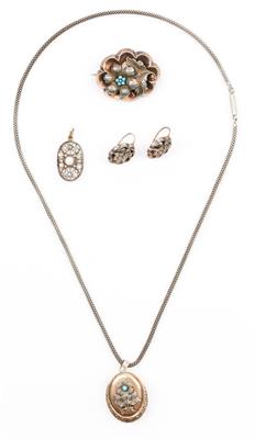 1 Brosche, 2 Angehänge, 1 Halskette, 1 Paar Ohrringe um 1900 - Arte, antiquariato e gioielli