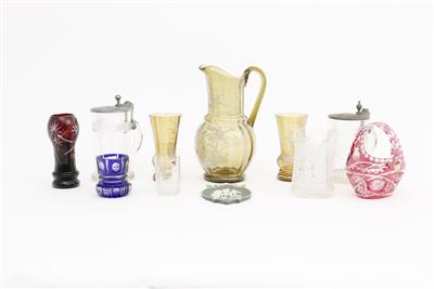 1 Krug, 2 Gläser, 3 Bierkrüge, 1 Henkelschale, 1 Becher, 2 Vasen 19./20. Jh. - Arte, antiquariato e gioielli