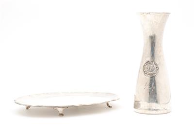 1 Vase, 1 ovale Vorlegeplatte - Antiques, art and jewellery