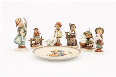 6 Hummel-Zierfiguren, u. a. "Gänseliesl", "Mutters Liebste 1938", "Schäferbub", 1 Hummel-Wandzierteller - Kunst, Antiquitäten und Schmuck