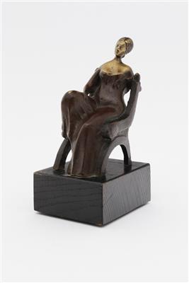 Bronzeskulptur 20. Jh. "Sitzende Dame", - Antiques and art