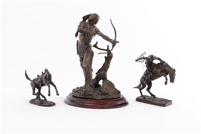 Drei Bronzeplastiken - Antiques and art