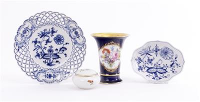 1 Vase, 1 ovale Schale, 1 Teller, 1 kleine Deckeldose - Antiques and art