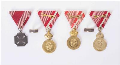 Konvolut militärische Auszeichnungen - Antiques and art