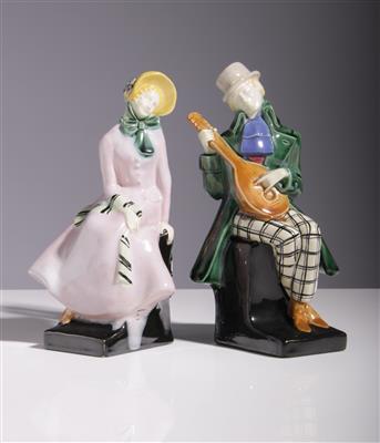 Paar Figuren - Dame in Biedermeier Kleidung  &  Herr mit Gitarre, Gmundner Keramik, um 1907/1913 - Antiques and art