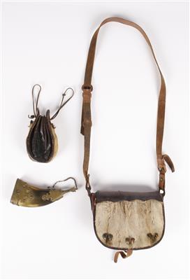 Jagdtasche, Munitionsbeutel und Pulverflasche, 19. Jahrhundert - Arte e antiquariato