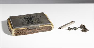 Deckeldose, zwei Paar jagdliche Manschettenknöpfe, Bleistifthalter, um 1900 - Arte e antiquariato