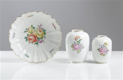 Schale, zwei Vasen, Porzellanmanufaktur Augarten, Wien, 20. Jahrhundert - Kunst & Antiquitäten
