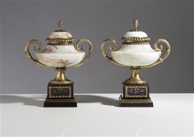 Paar Deckelurnen im Louis-XVI-Stil, 20. Jahrhundert - Umění a starožitnosti