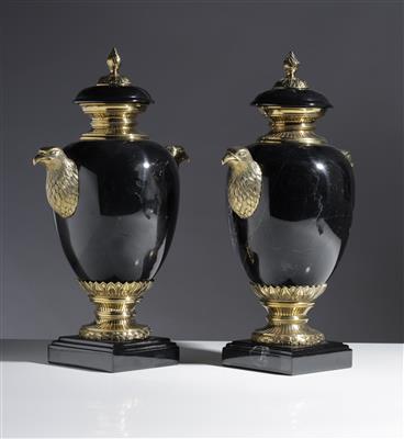 Paar dekorative Urnenvasen, 20. Jahrhundert - Antiques and art