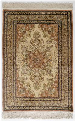 Hereke Seidenteppich, ca. 124 (138) x 86,5 cm, China, Ende 20. Jahrhundert - Antiques and art