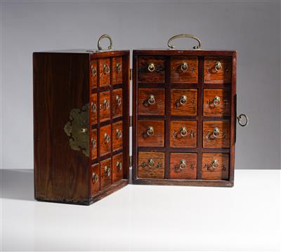 Asiatisches Kabinettschränkchen, 20. Jahrhundert - Antiques and art
