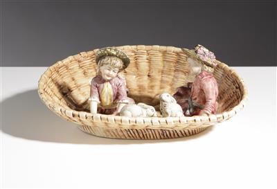 Figürliche Korbschale mit zwei Kindern und Hasen, Anfang 20. Jahrhundert - Arte e antiquariato