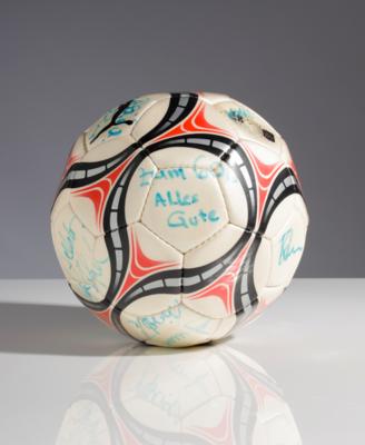 Fussball mit Handsignaturen von Spielern des LASK - Kunst & Antiquitäten
