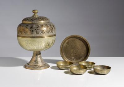 Orientalisches Deckelgefäß, Schale und vier Schälchen - Umění, starožitnosti, šperky