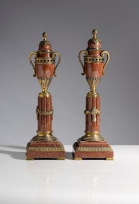 Paar Dekorvasen, sog. Cassoletten im Louis XVI-Stil, 20. Jahrhundert - Umění a starožitnosti