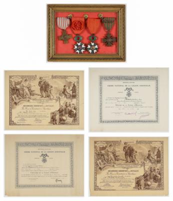 Vier französische Orden, "Ordre national de la Legion d'honneur" und "Croix de querre" - Art & Antiques