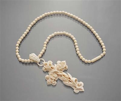 Halskette mit Kreuzanhänger aus Elfenbein - Frühlingsauktion in Linz