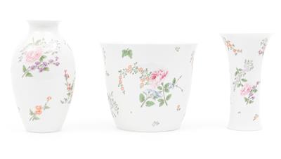 1 Blumenübertopf, 2 Vasen - Spring auction
