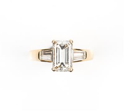 Diamantdamenring 2,01 ct - Spring auction