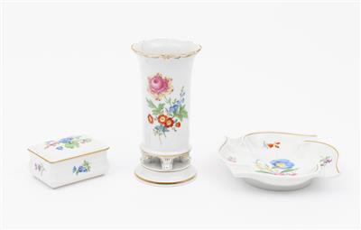 1 Vase, 1 Aschenschale, 1 Deckeldose - Podzimní aukce
