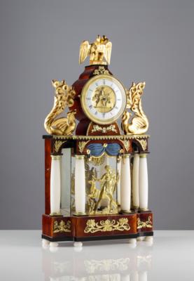 Biedermeier Kommodenuhr mit Automat "Amor schmiedet Liebespfeile", Donaumonarchie, um 1820/30 - Jarní aukce