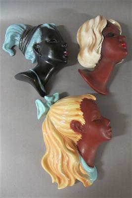 3 Wandmasken "Frauenköpfe", 50er-Jahre - Arte, antiquariato e gioielli