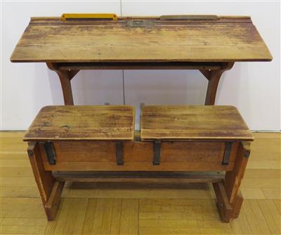 Schulbank mit Tisch, Anfang 20. Jahrhundert - Kunst, Antiquitäten und Schmuck