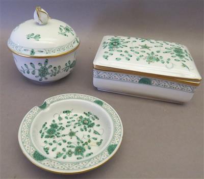 1 Bonbondose, 1 Damenascher, 1 Zuckerdose, Deckel mit Rosenknospenknauf, Fa. Meissen, 2. Hälfte 20. Jhdt. - Antiques, art and jewellery