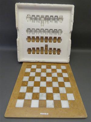 Schachspiel mit 32 Figuren - Umění, starožitnosti, šperky