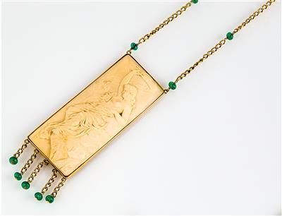 Halskette mit Reliefanhänger - Kunst, Antiquitäten und Schmuck