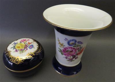 1 Vase, 1 Deckeldose, Meissen, 2. Hälfte 20. Jhdt. - Kunst, Antiquitäten und Schmuck