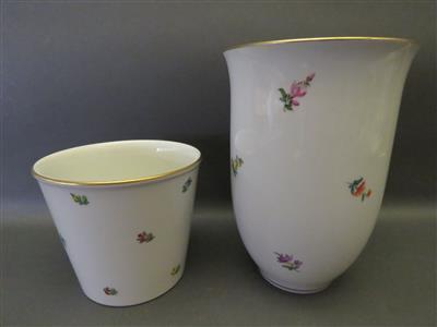 1 Vase und 1 Blumenübertopf, Augarten, 20. Jhdt. - Arte, antiquariato e gioielli