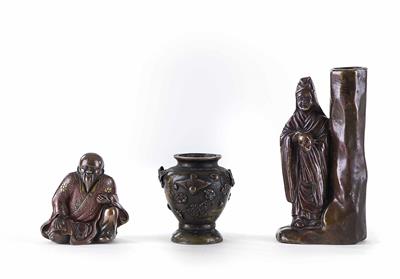 2 asiatische Figuren, 1 kleine Vase, um 1900/20 - Antiques, art and jewellery