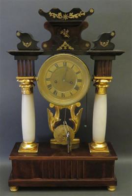 Biedermeier-Kommodenuhr um 1830/40 - Umění, starožitnosti, šperky