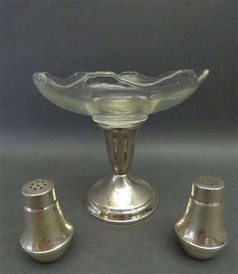 Konfektaufsatz mit Glasschale, zwei Gewürzstreuer Duchin Creation/Raimond, 20. Jahrhundert - Antiques, art and jewellery