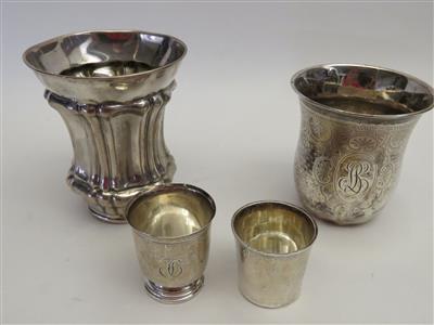 Zwei Becher, zwei Stamperl, teils 19. Jahrhundert - Antiques, art and jewellery