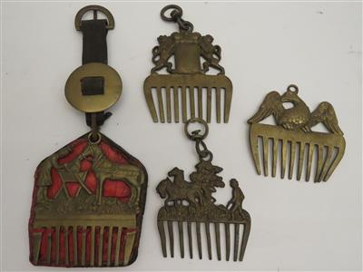 Vier Pferdeschmuckkämme - Antiques, art and jewellery