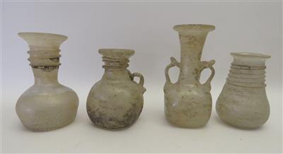 4 Vasen in römisch antikisierender Form, wohl neuzeitliche Ausformung des 20. Jhdts. - Jewellery, antiques and art