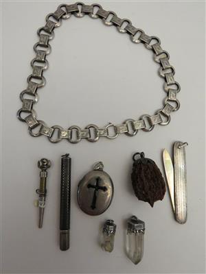 Uhrenkette und sieben Anhänger, vorrangig um 1900 - Jewellery, antiques and art