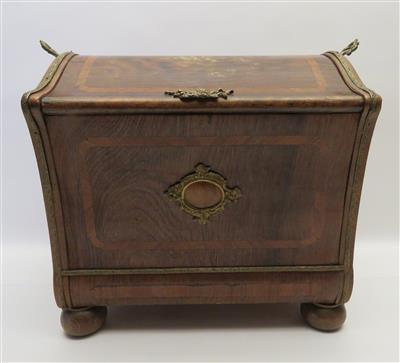 Kleines truhenförmiges Behältnis um 1900 - Schmuck, Kunst und Antiquitäten