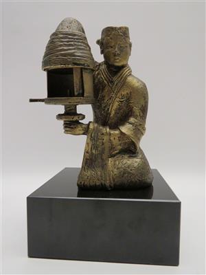 Asiatische Figur mit Lampe, 20. Jahrhundert - Schmuck, Kunst und Antiquitäten