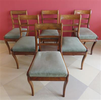 Satz von sechs Sesseln im Biedermeierstil, davon einer original - Jewellery, antiques and art