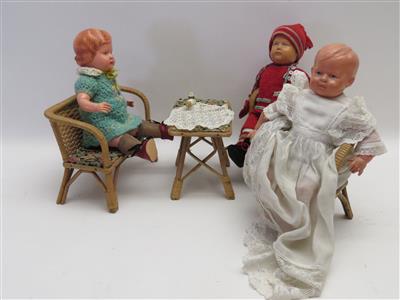 3 Puppen und -möbel - Gioielli, arte e antiquariato