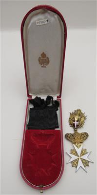 Halskreuz der Ehren- und Devotionsritter des Malteser Ritterordens mit Trophäe, - Gioielli, arte e antiquariato