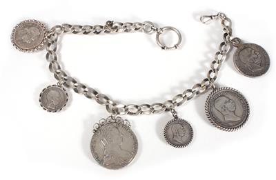 Uhrkette mit 6 verschiedenen Münzanhängern - Schmuck, Kunst und Antiquitäten