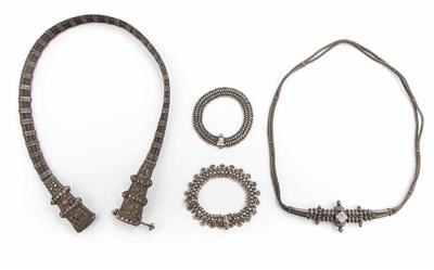 Zwei Gürtel und zwei Fußketten, Indien um 1900/20 - Umění, starožitnosti a šperky
