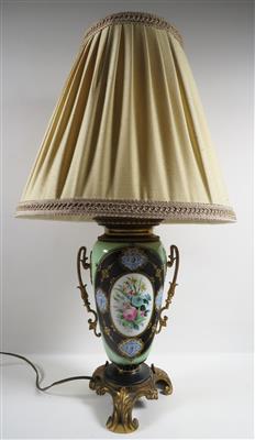 Tischlampe unter Verwendung eines HistorismusPorzellanvasensockelfußes - Kunst, Antiquitäten und Schmuck