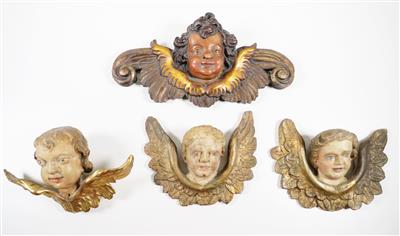 Vier verschiedene geflügelte Engelsköpfe, teils frühes 19. Jahrhundert und später - Kunst, Antiquitäten und Schmuck